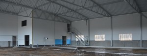 Foto innifrån bygget av den nya räddningsstationen i Falun. Nu är taket på plats och golvet armerat.
