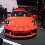 Porsche på bild från bilmässan i Genève