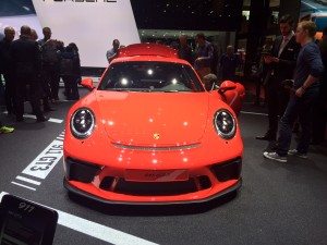Porsche på bild från bilmässan i Genève