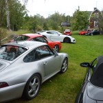 Porschar som deltar på Porsche Service Center Haninges kundevent på Yxlö.