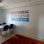 Ulf Lundberg-Företagen ABs logotyp på vägg.