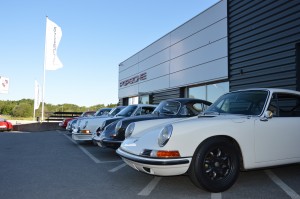 Bilden visar nosen på fina Porschar utanför Porsche Service Center i Haninge.