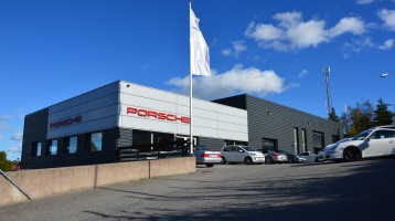 Bild på infarten till Porsche Service Center Haninge