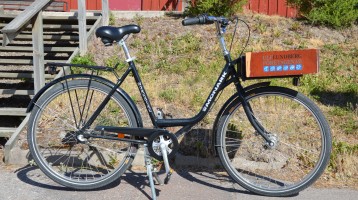 Bild på cykel med packlåda.