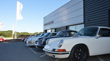 Bilden visar nosen på fina Porschar utanför Porsche Service Center i Haninge.